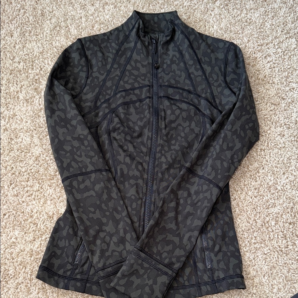 Lululemon define jacket size 4! This is the Luon fabric.